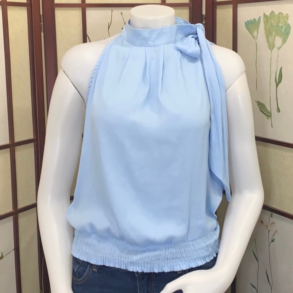 Pretty blue top 💙